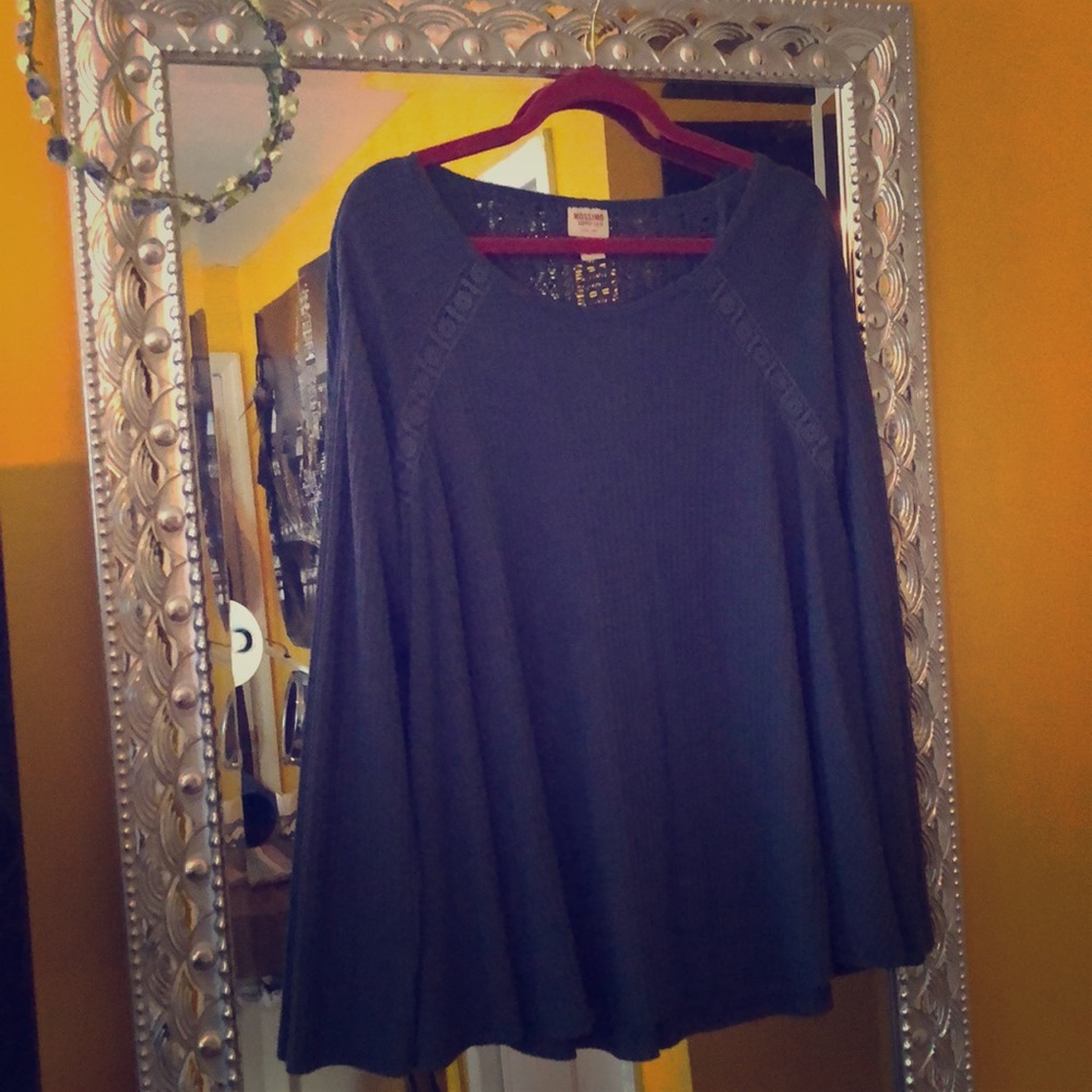 Long sleeve bell shirt